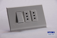 INTERRUPTOR SIMPLE 9/12 + ENCHUFE DOBLE EMB.